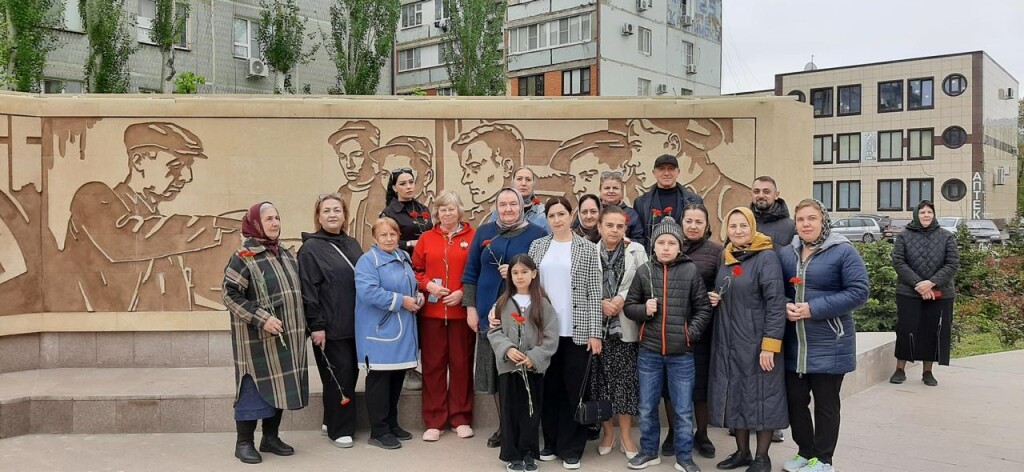 Представители ДАГДИЗЕЛЯ почтили память каспийских тружеников тыла Представители ДАГДИЗЕЛЯ почтили память каспийских тружеников тыла