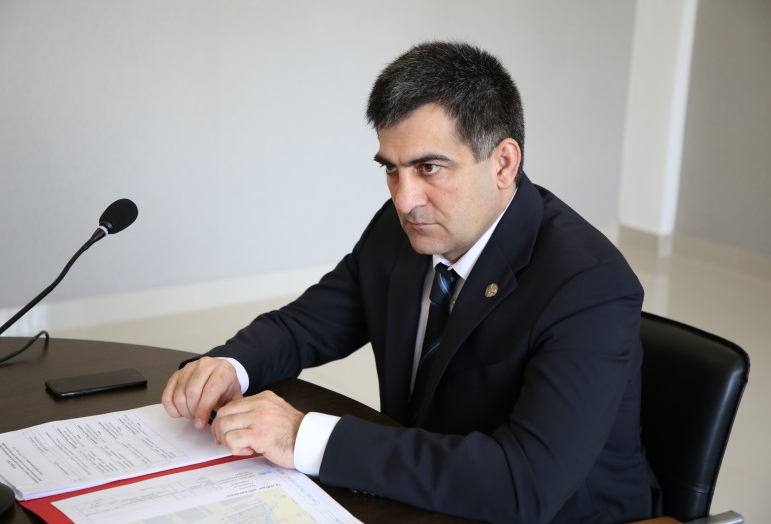 Министр экономики и территориального развития РД Гаджи Султанов провел совещание по вопросу создания и развития индустриальных парков и инвестиционных площадок в моногороде Каспийск.