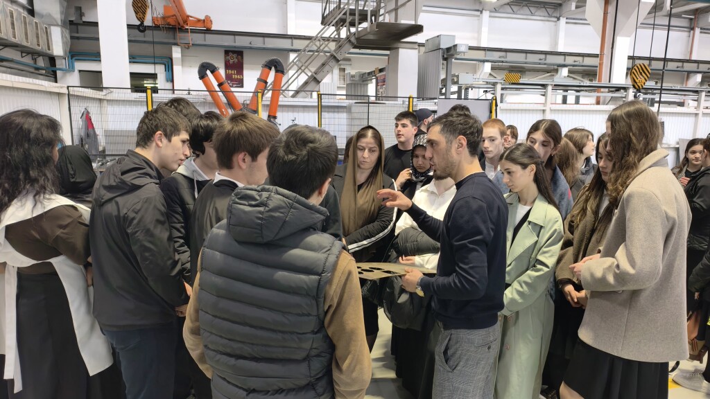 Курбан Мусаев, начальник цеха Дагдизеля, - для школьников Каспийска. «Неделя без турникетов» продолжается. 