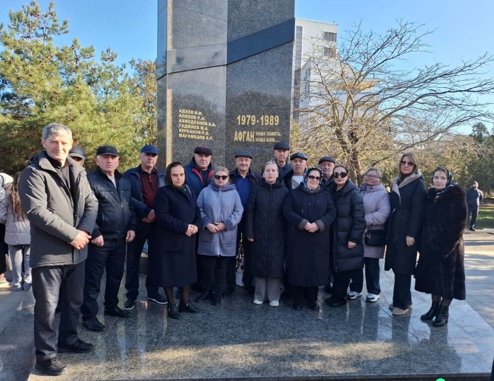 Коллектив Дагдизеля возложил цветы к мемориалу воинов-интернационалистов
