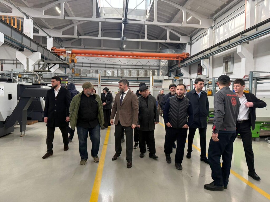 На АО «Завод «Дагдизель» прошла ярмарка вакансий для участников СВО и членов их семей